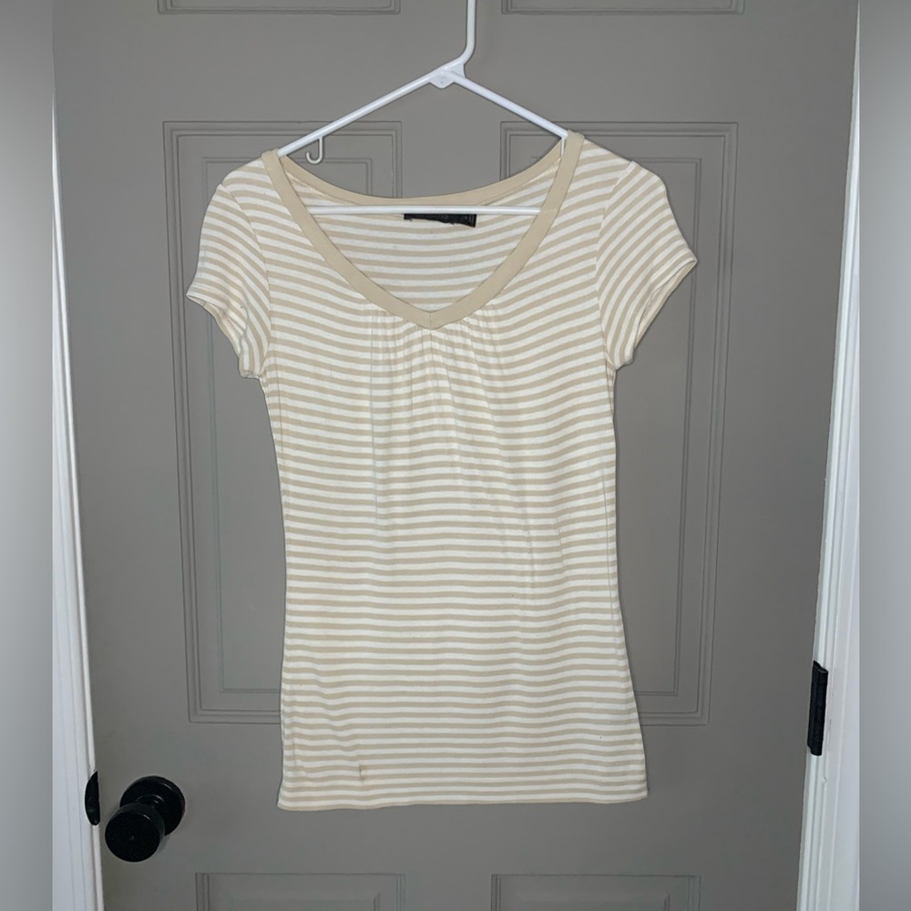 The Limited women’s v-neck t-shirt, small.